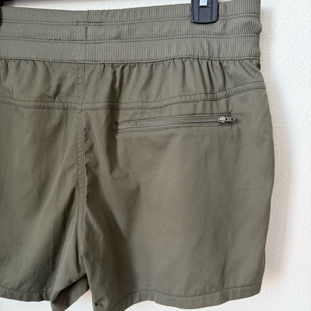 The North Face Khaki Green Casual Shorts - Picture 6 of 7